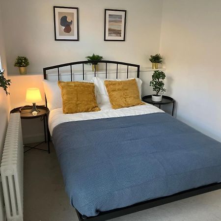 Apartmán Magnificent Refurbished 1 Bed Flat Few Steps To High St ! - 4 East House Epsom Exteriér fotografie