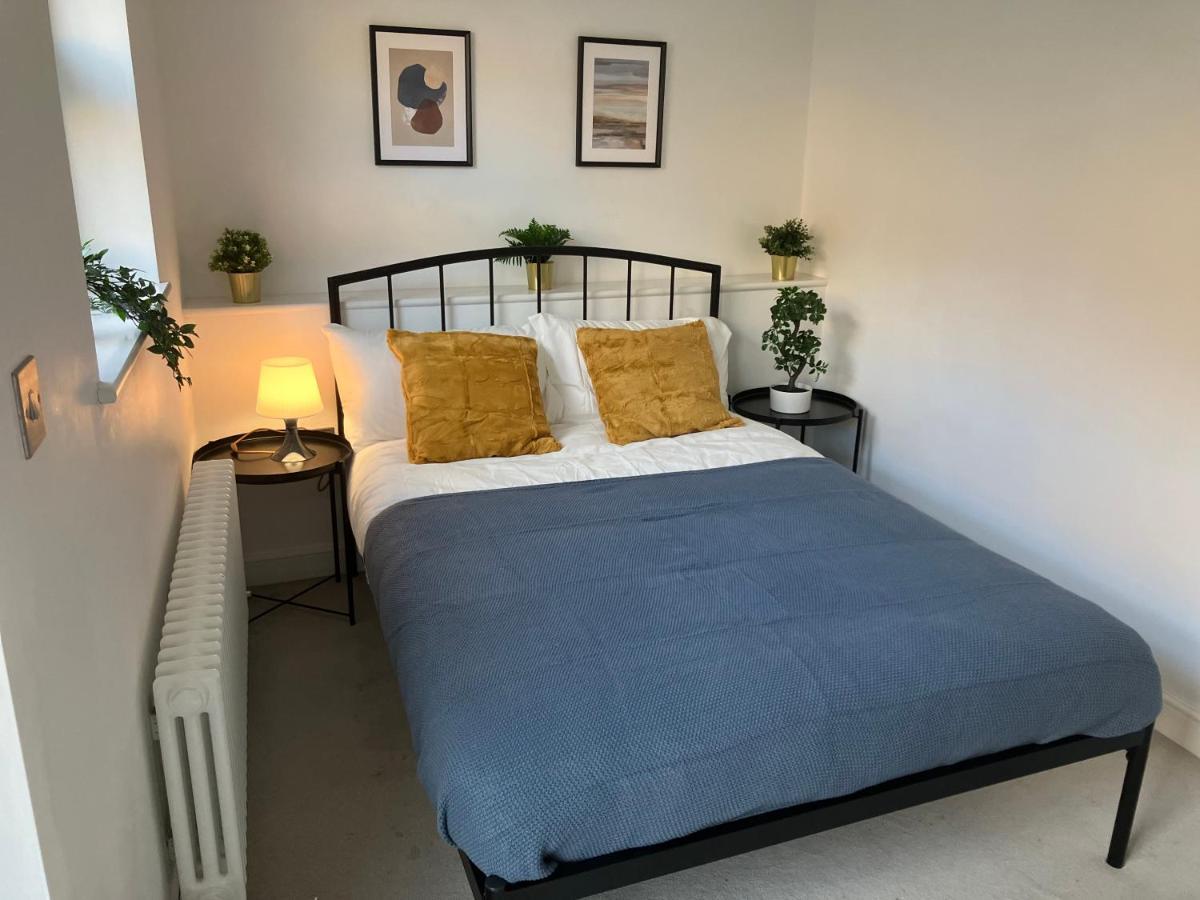 Apartmán Magnificent Refurbished 1 Bed Flat Few Steps To High St ! - 4 East House Epsom Exteriér fotografie
