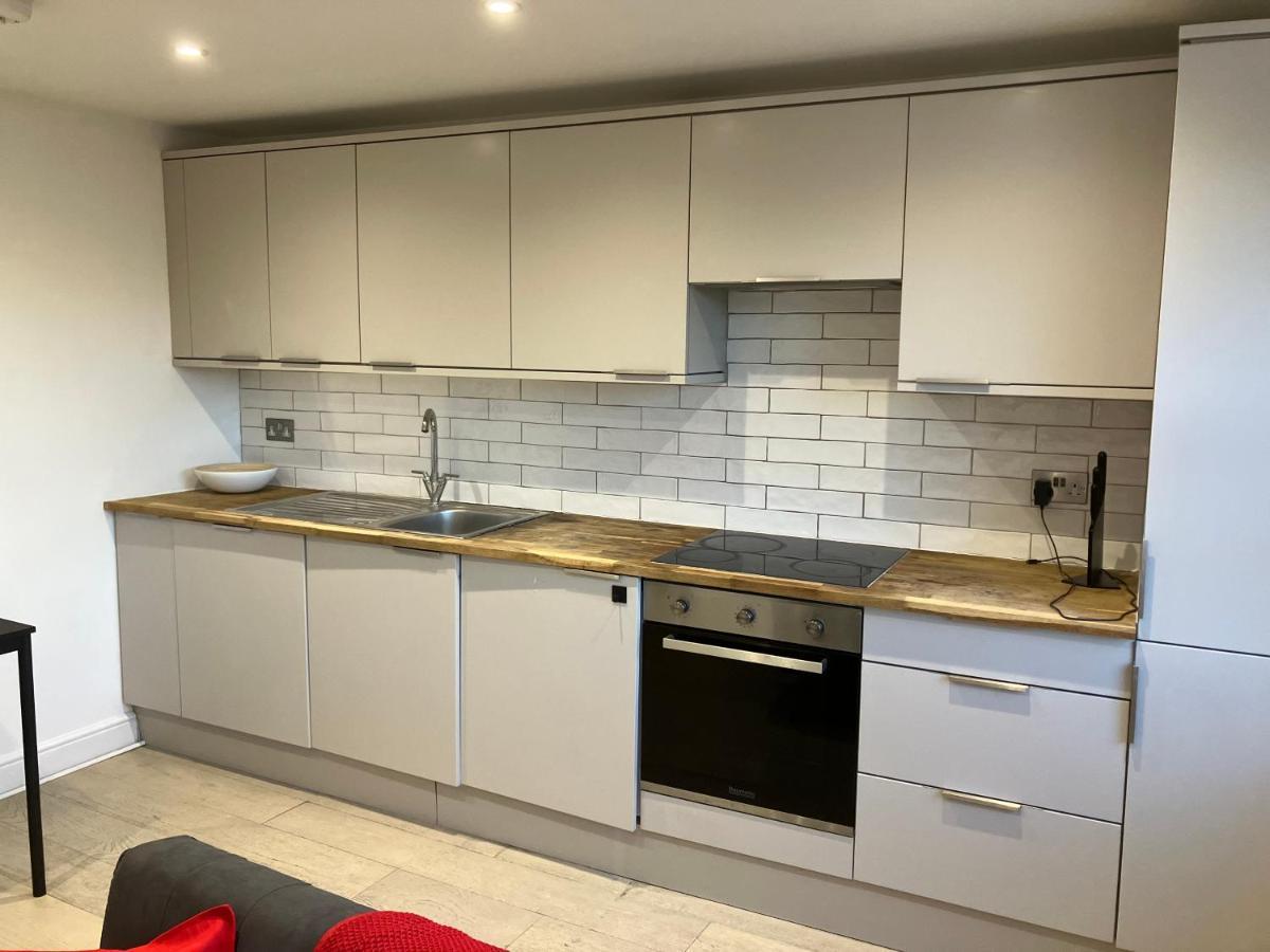 Apartmán Magnificent Refurbished 1 Bed Flat Few Steps To High St ! - 4 East House Epsom Exteriér fotografie