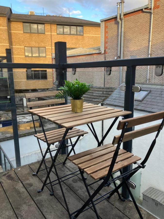 Apartmán Magnificent Refurbished 1 Bed Flat Few Steps To High St ! - 4 East House Epsom Exteriér fotografie